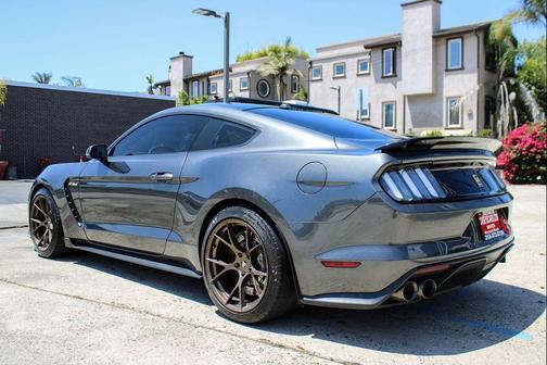 2017 Ford Shelby GT350 Base