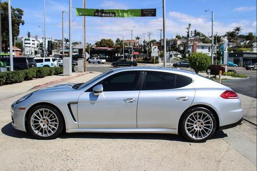2016 Porsche Panamera 4