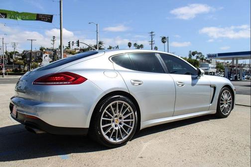 2016 Porsche Panamera 4
