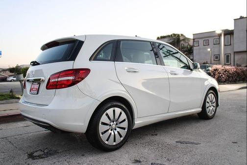 2017 Mercedes-Benz B-Class B250e Hatchback w/Premium 2 Pkg