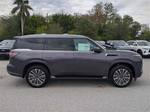 2025 INFINITI QX80 Luxe