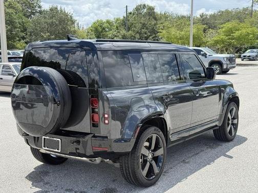2024 Land Rover Defender 110 P400 X-Dynamic SE
