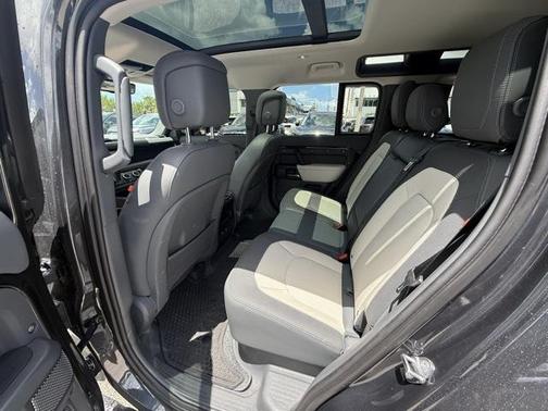 2024 Land Rover Defender 110 P400 X-Dynamic SE
