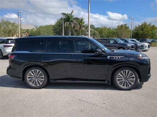2025 INFINITI QX80 Luxe
