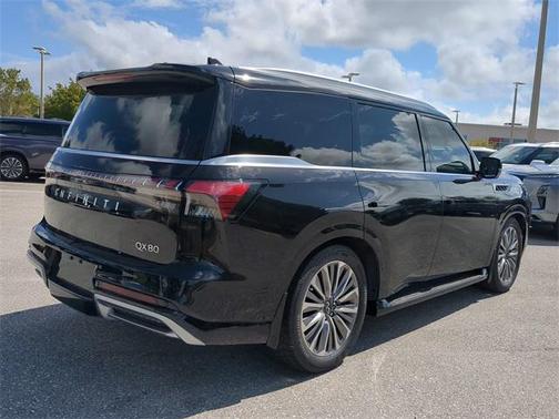 2025 INFINITI QX80 Luxe