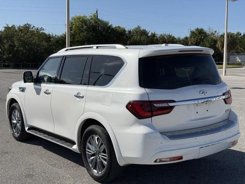 2023 INFINITI QX80 Luxe