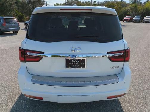 2023 INFINITI QX80 Luxe