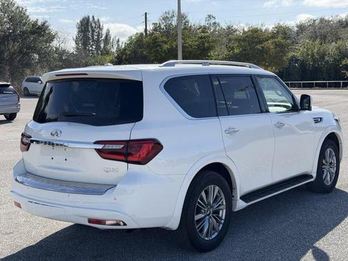 2023 INFINITI QX80 Luxe