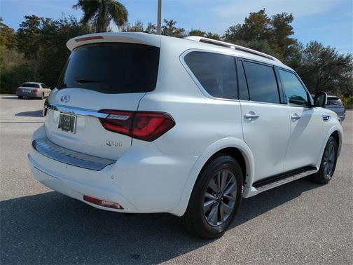 2023 INFINITI QX80 Luxe