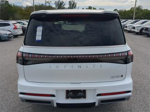 2025 INFINITI QX80 Luxe