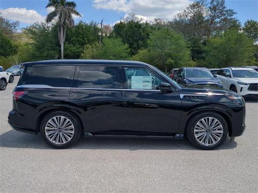 2025 INFINITI QX80 Luxe