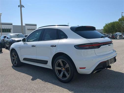 2023 Porsche Macan Base