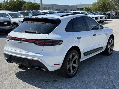 2023 Porsche Macan Base