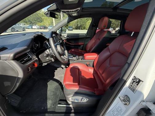 2023 Porsche Macan Base