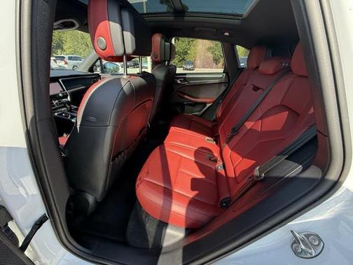 2023 Porsche Macan Base