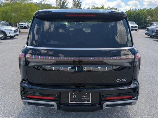 2025 INFINITI QX80 Luxe