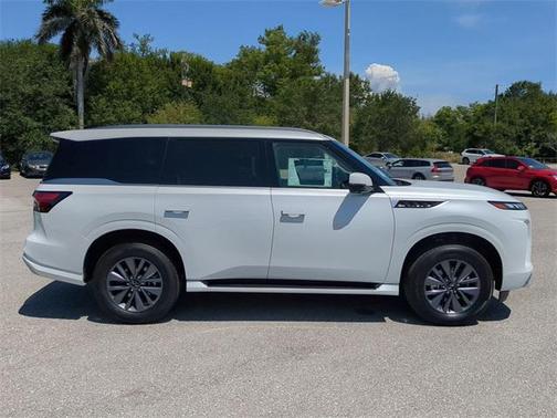 2025 INFINITI QX80 PURE