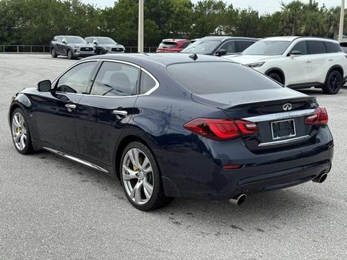 2015 INFINITI Q70L 5.6