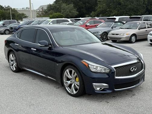 2015 INFINITI Q70L 5.6