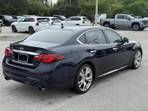 2015 INFINITI Q70L 5.6