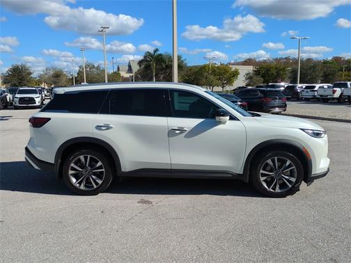 Majestic White 2023 INFINITI QX60 LUXE