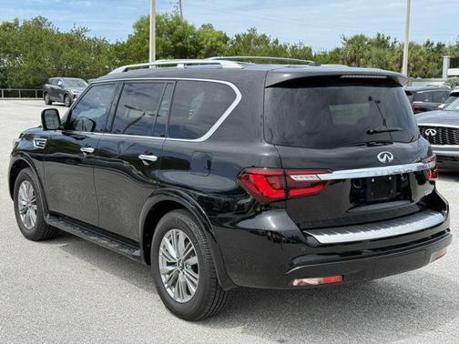 2021 INFINITI QX80 Luxe