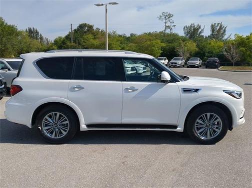 2024 INFINITI QX80 Luxe