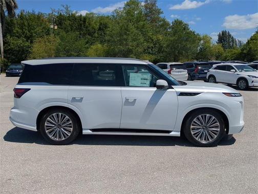 2025 INFINITI QX80 Luxe