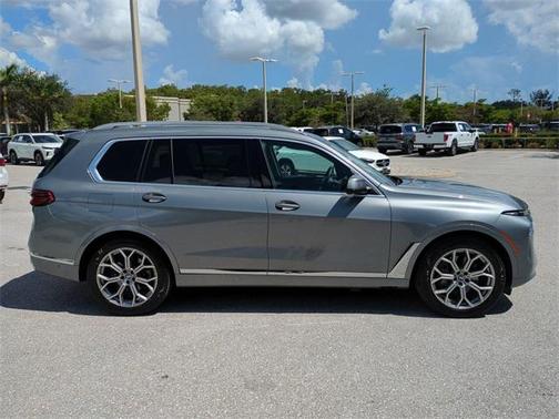 2025 BMW X7 xDrive40i