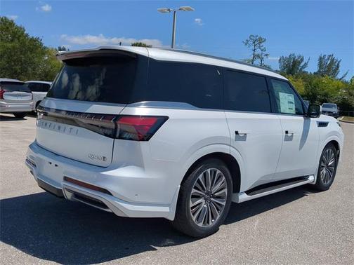 2025 INFINITI QX80 Luxe
