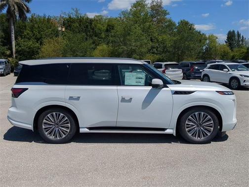 2025 INFINITI QX80 Luxe