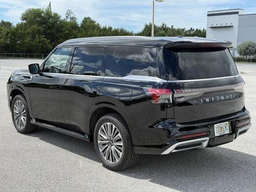 2025 INFINITI QX80 Luxe