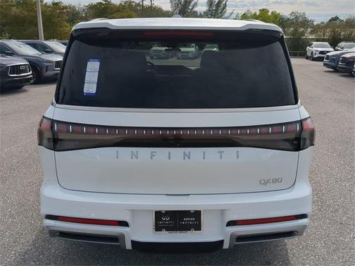 2025 INFINITI QX80 Luxe