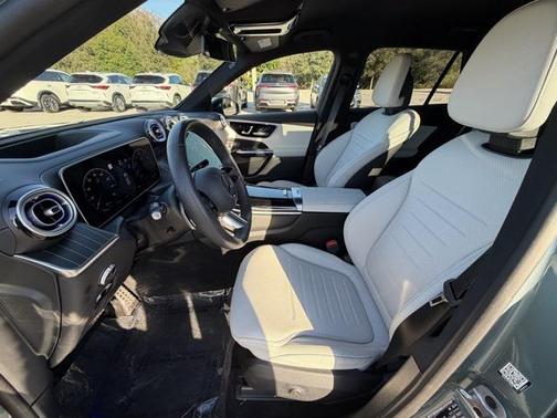 2025 Mercedes-Benz GLC 300 4MATIC