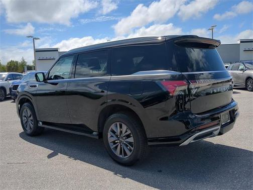 2025 INFINITI QX80 PURE