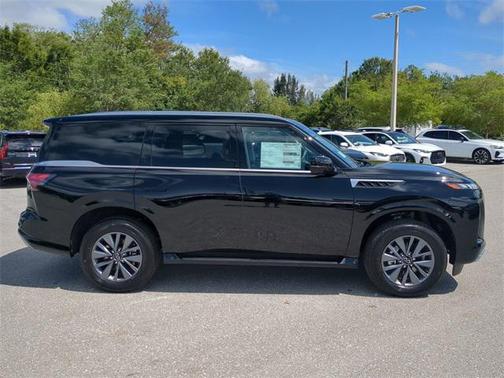 2025 INFINITI QX80 PURE