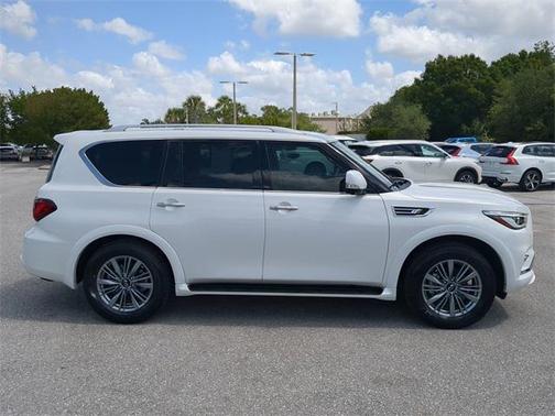 2022 INFINITI QX80 Luxe