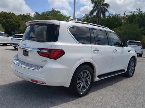 2022 INFINITI QX80 Luxe