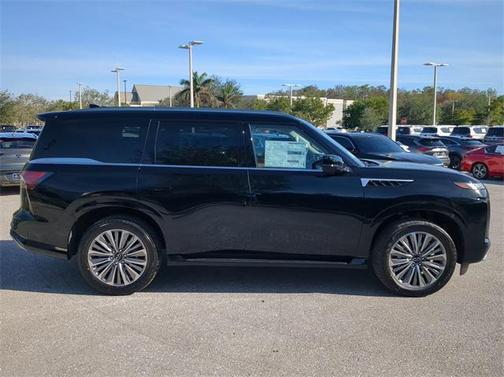 2025 INFINITI QX80 Luxe