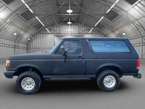 1991 Ford Bronco Custom 2D Utility 4WD