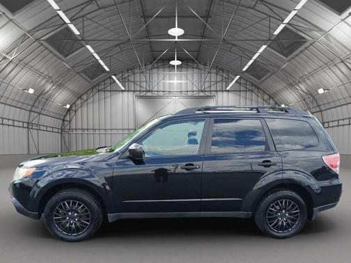 Obsidian Black Pearl 2011 Subaru Forester 2.5 X