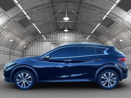 2017 INFINITI QX30 Premium