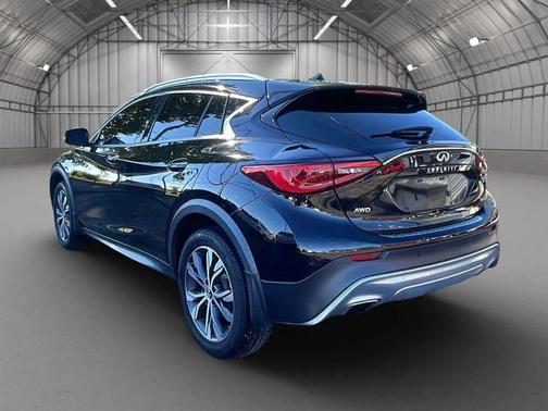 2017 INFINITI QX30 Premium