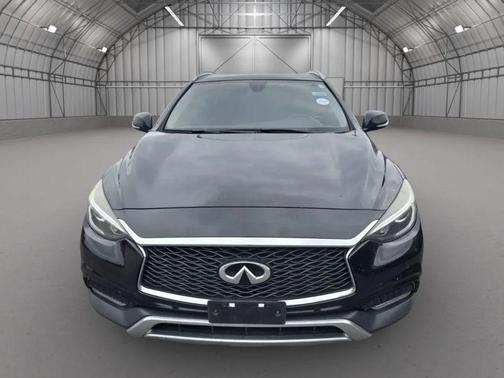 2017 INFINITI QX30 Premium