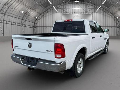 2016 RAM 1500 SLT