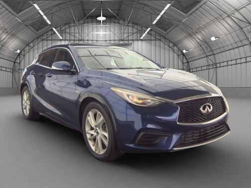 2017 INFINITI QX30 Luxury