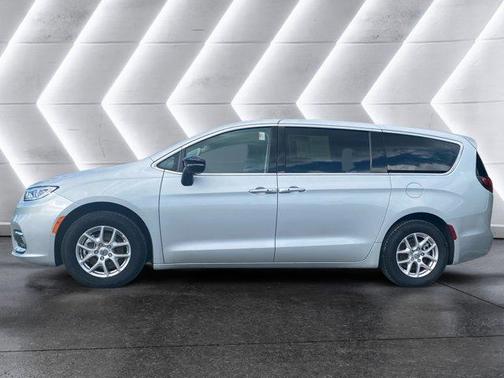 2024 Chrysler Pacifica Touring-L