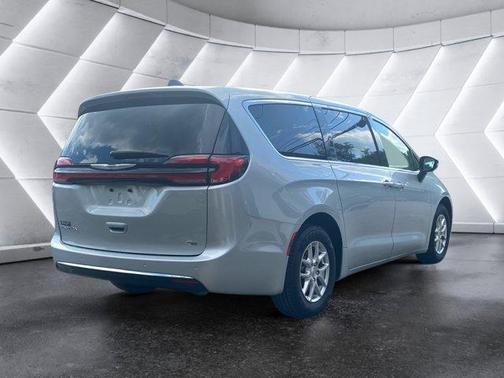 2024 Chrysler Pacifica Touring-L