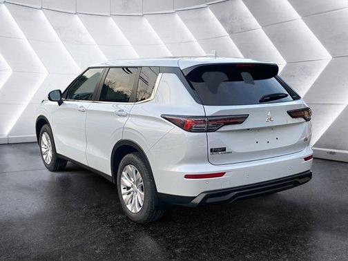 2026 Mitsubishi Outlander ES