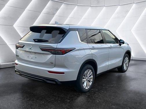 2026 Mitsubishi Outlander ES